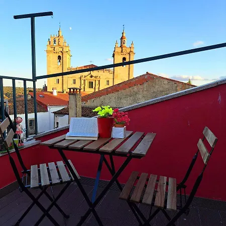 Casa Da Praca بيت ضيافة